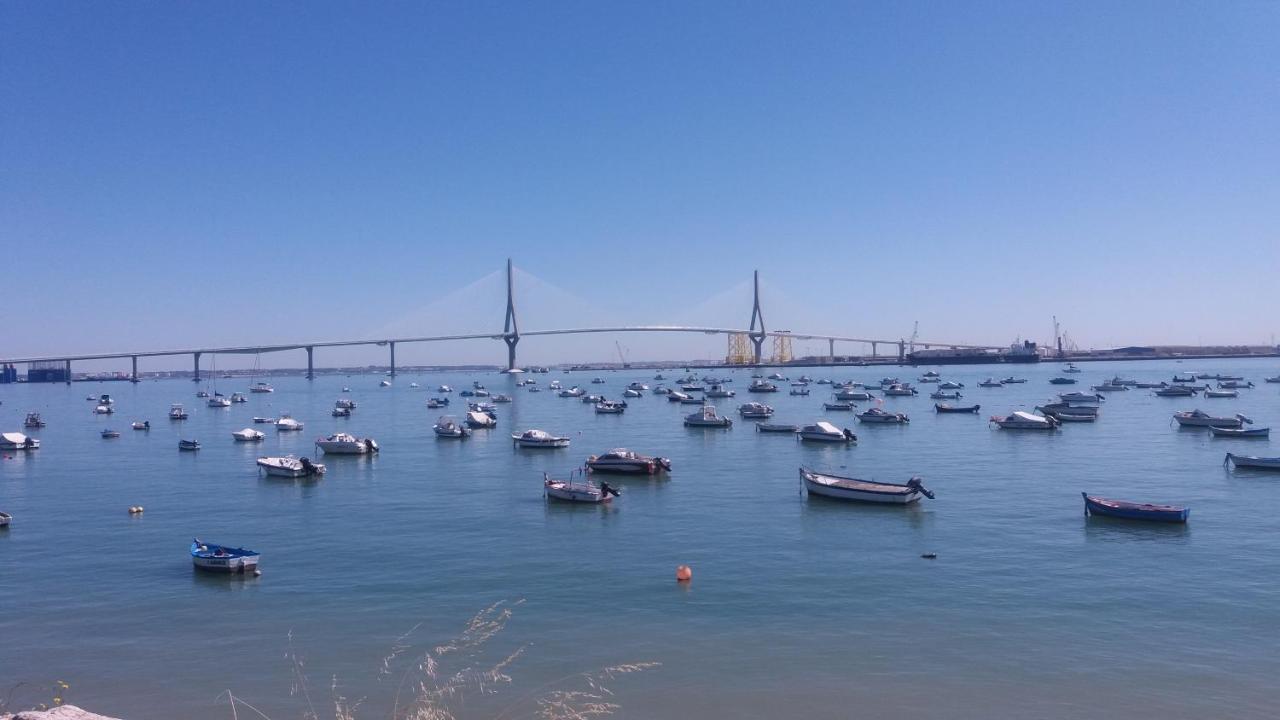 Apartamento Puerta Al Mar Cadiz Bagian luar foto